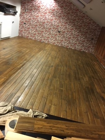 Fam. Geerigs uit Vorden. Grenen 180mm. Gebruikt als dakbeschot onbehandeld.